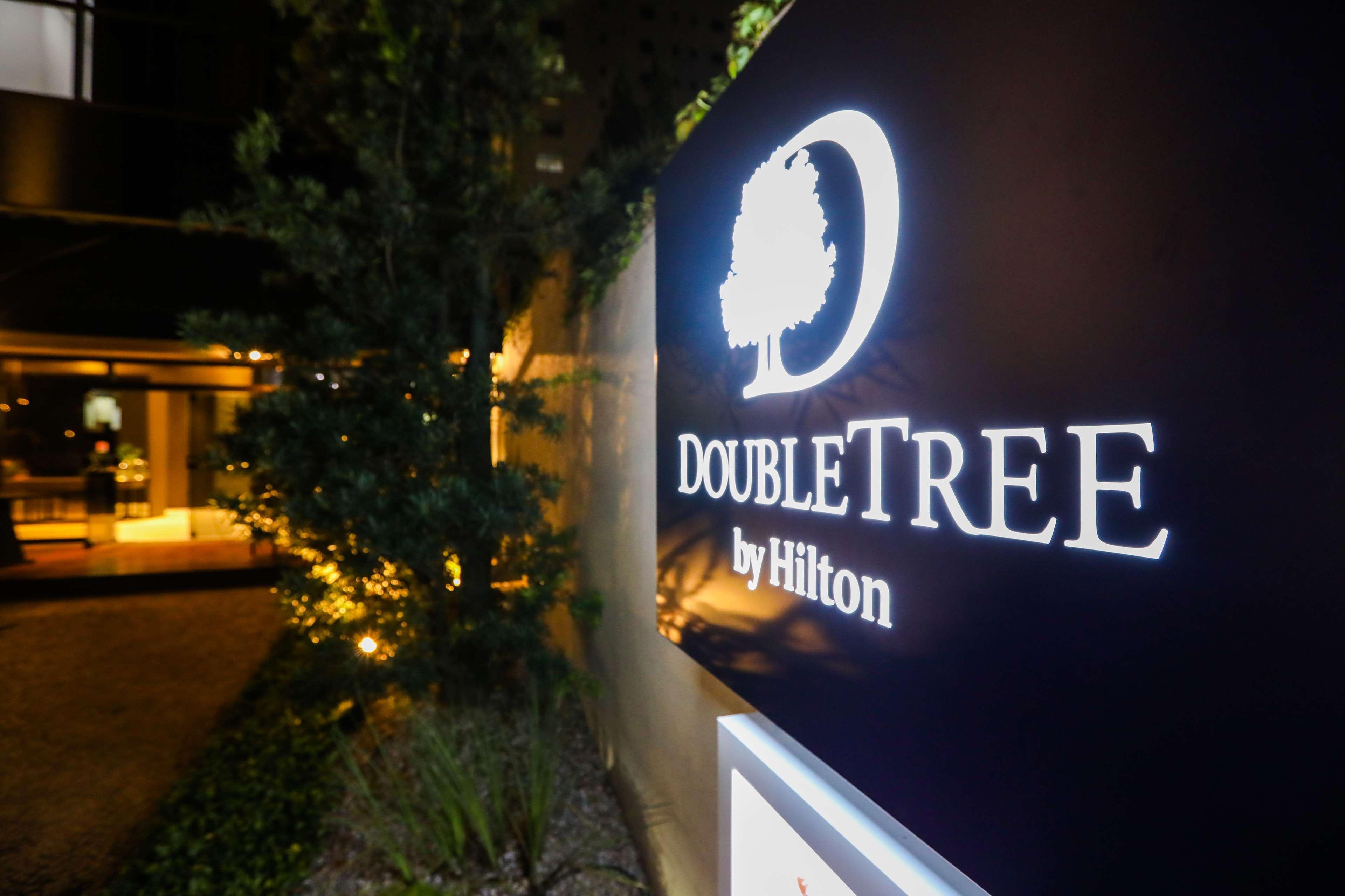 Hotel Double Tree By Hilton Sao Paulo Itaim Exteriér fotografie DoubleTree by Hilton logo